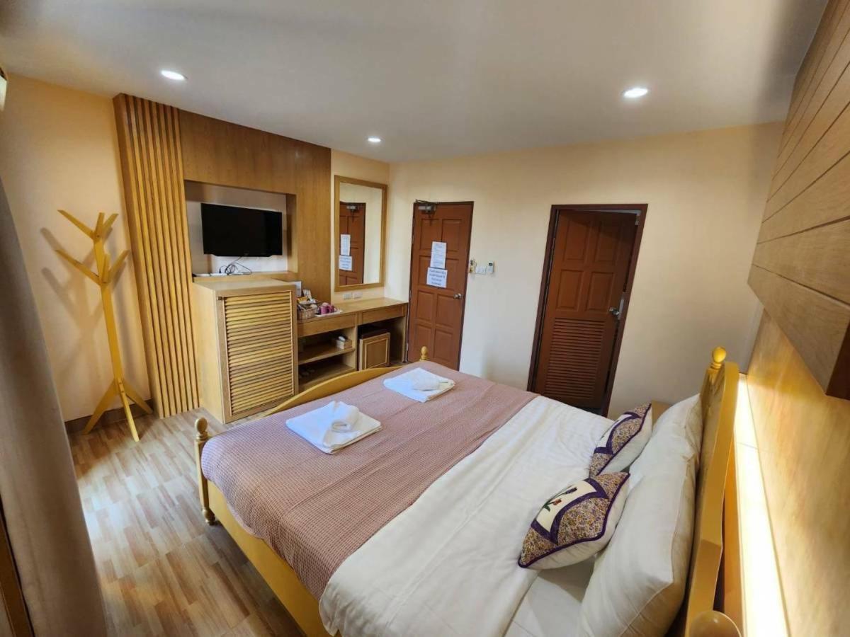 Alaita Hostel Patong Exterior photo